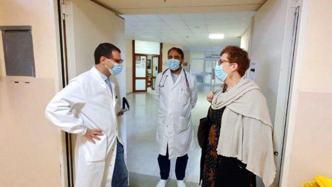 Senatrice Emma Pavanelli in ospedale ad Assisi, ad attenderla il dottor Monti