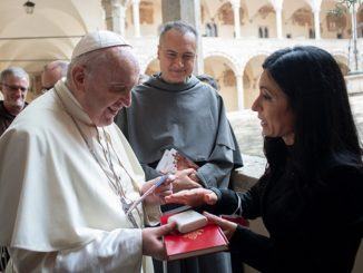 Papa Francesco arriva ad Assisi, sindaco Proietti, il suo saluto