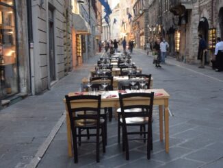 Tavoli all’aperto in centro, in corso Mazzini, chiusa ztl nei festivi e prefestivi