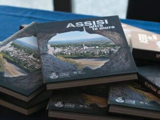 Al teatro Lyrick presentato il libro “Assisi oltre le mura”