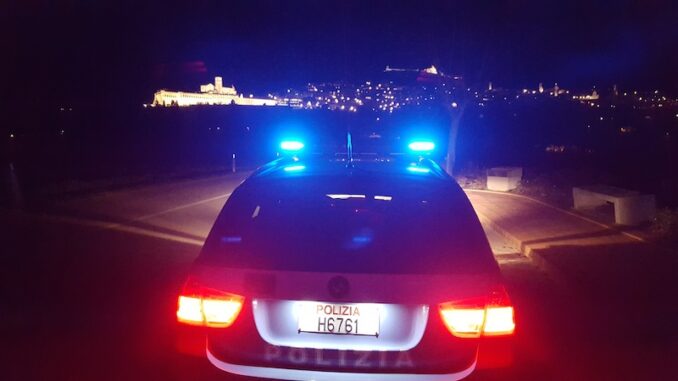 Furto ad un distributore di benzina, polizia individua il ladro e recupera il bottino