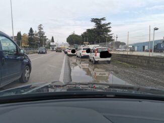 Drive through e il punto vaccinale da Bastia Umbra al PalaEeventi, molto bene