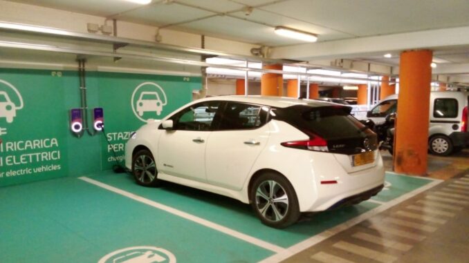Al parcheggio Giovanni Paolo II tre nuove stazioni di ricarica per i veicoli elettrici