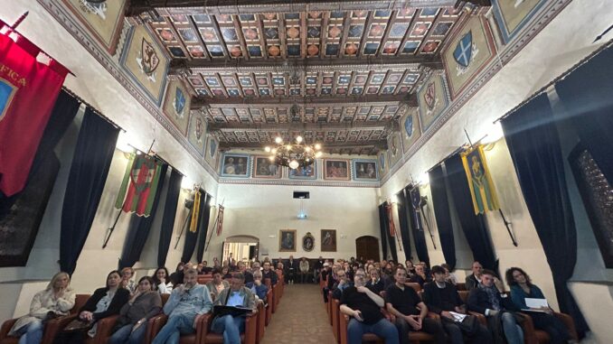 Assemblea pubblica