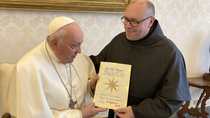 Papa Francesco: i francescani aiutino a costruire ponti di pace