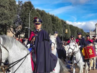 Sant'Antonio Abate 2024: La Fanfara a Cavallo della Polizia di Stato guida le celebrazioni nel giorno clou
