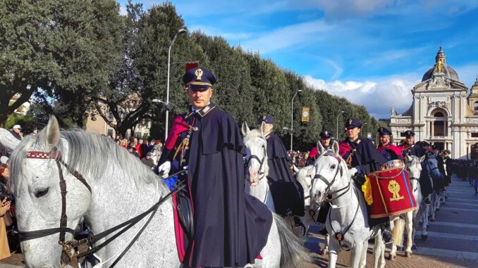 Sant'Antonio Abate 2024: La Fanfara a Cavallo della Polizia di Stato guida le celebrazioni nel giorno clou
