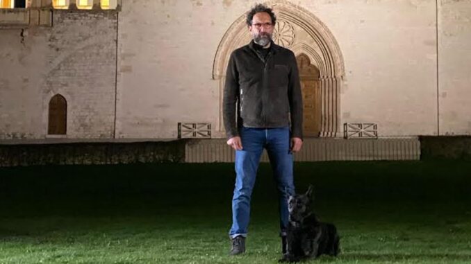 Federico Quaranta porta i telespettatori in un viaggio affascinante attraverso Assisi