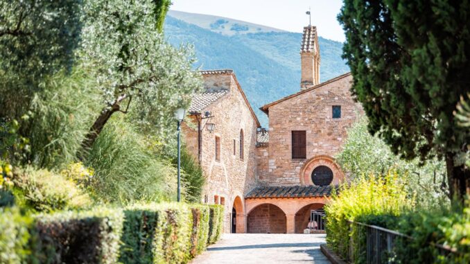 La poesia risuona in ogni angolo, ogni pietra di San Damiano La poesia risuona in ogni angolo, ogni pietra di San Damiano