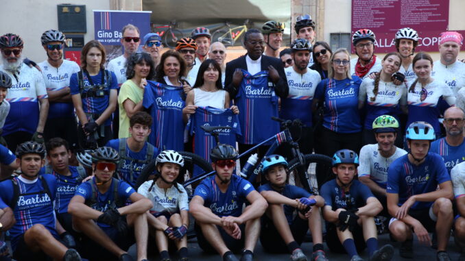 Ciclisti internazionali seguono orme Gino Bartali da Assisi a Firenze