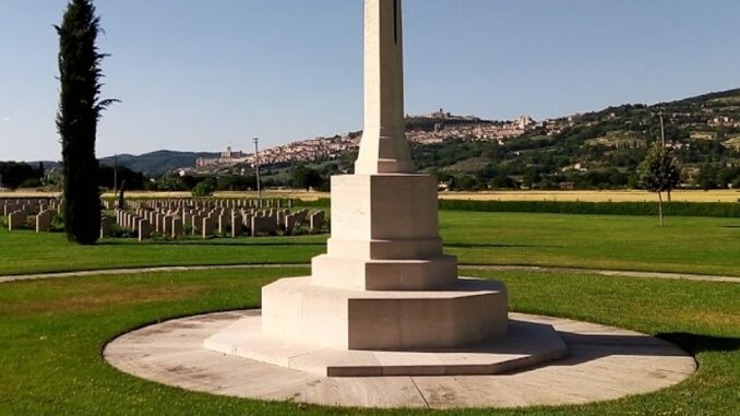 Cimitero di guerra, Assisi ricorda quei giovani morti