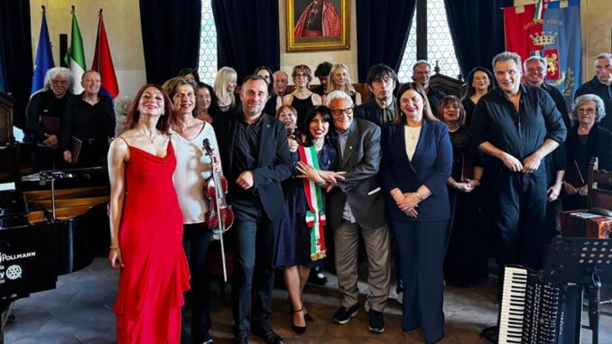 Rotary celebra 50° anniversario donando pianoforte al Comune Rotary celebra 50° anniversario donando pianoforte al Comune