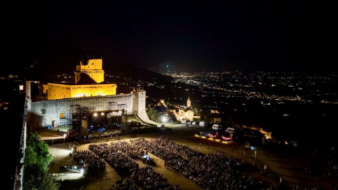 Cristiano De André alla Rocca Maggiore, grandi emozioni ad Assisi