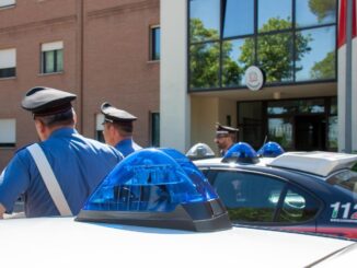 Ruba gasolio da camion e vìola obblighi, scatta l’arresto
