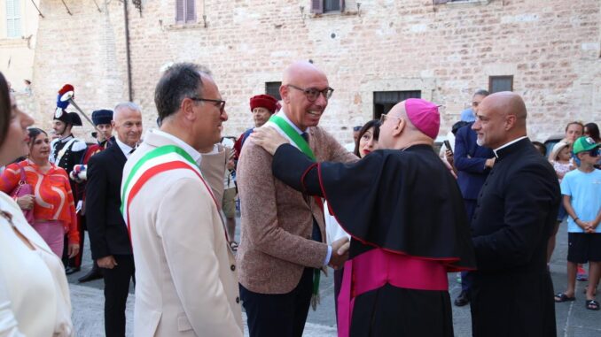 Monsignor Sorrentino: La Chiesa deve affrontare le crisi globali