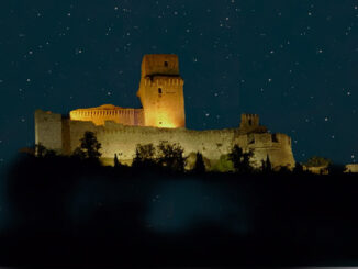 Tutti alla Rocca di Assisi con il naso all’insù