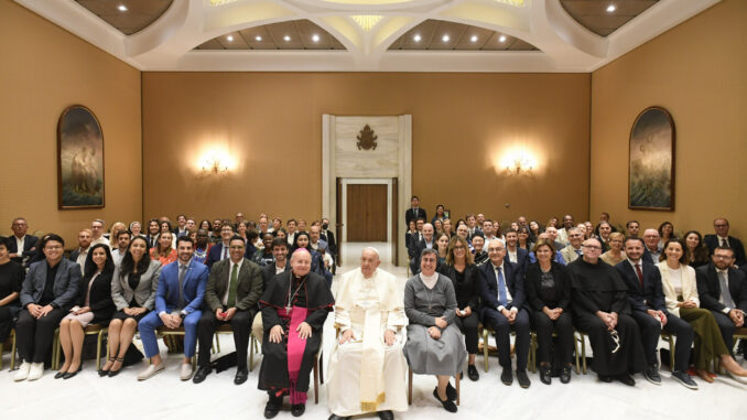 Papa Francesco incontra i giovani di The Economy of Francesco
