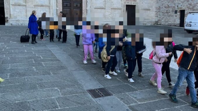 Le Pietre Parlano ai Bambini delle Scuole di Assisi