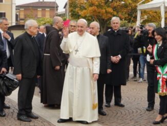 Ad Assisi i maxi schermi per Papa Francesco