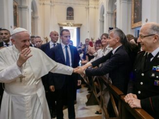 Papa Francesco, Assisi rende omaggio per i 12 anni di pontificato