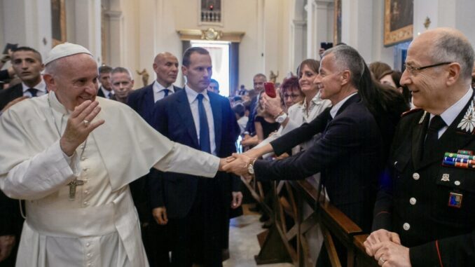 Papa Francesco, Assisi rende omaggio per i 12 anni di pontificato