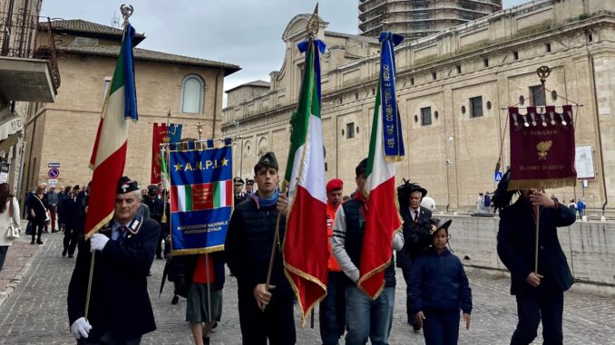 Assisi, ha celebrato il 25 Aprile. Minuto di silenzio per il Pontefice
