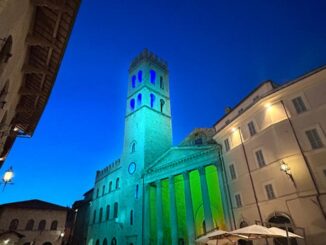 Assisi la Torre del Popolo si illumina per l’autismo