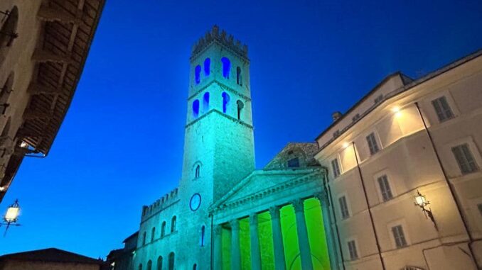 Assisi la Torre del Popolo si illumina per l’autismo
