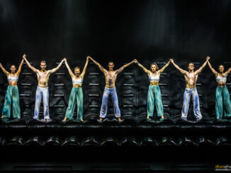 "Cosmos" al Lyrick: danza e luci nello spazio profondo