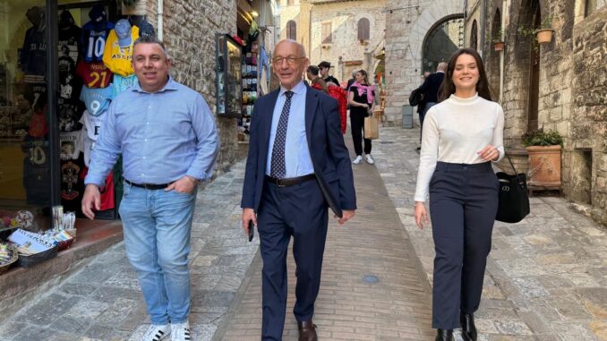 Pastorelli: “Via il piano arredo urbano, frena Assisi” Pastorelli: “Via il piano arredo urbano, frena Assisi”