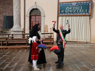 Calendimaggio al via tra pioggia e tamburi ad Assisi