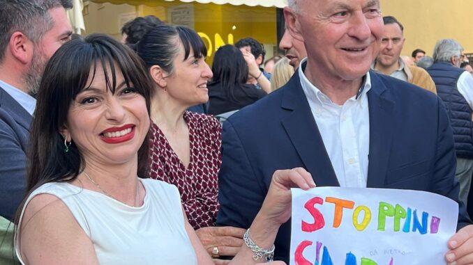 Valter Stoppini è sindaco di Assisi, festa al comitato elettorale [video e foto]