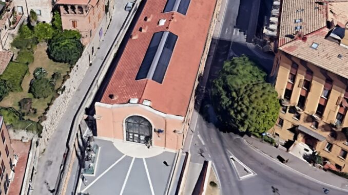 Minaccia la moglie per soldi della droga: chiesto patteggio