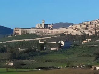 Assisi lancia la prima campagna estera sui social