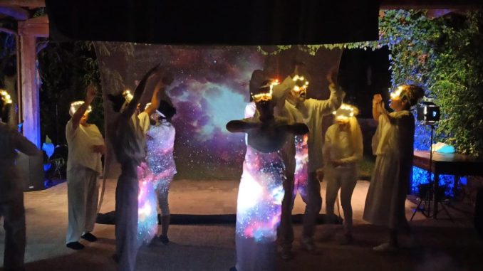 Ad Assisi il debutto di un teatro tra fiaccole e identità