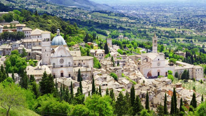Assisi respinge le narrazioni catastrofiche sui social