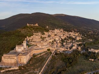 Firmato contratto per il restauro delle mura urbiche di Assisi