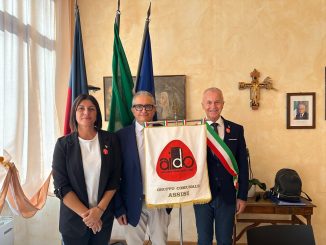 Rocca Maggiore rossa ad Assisi per la Giornata del Sì