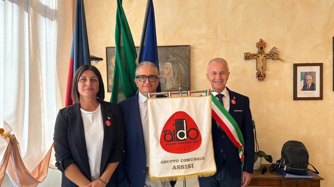 Rocca Maggiore rossa ad Assisi per la Giornata del Sì