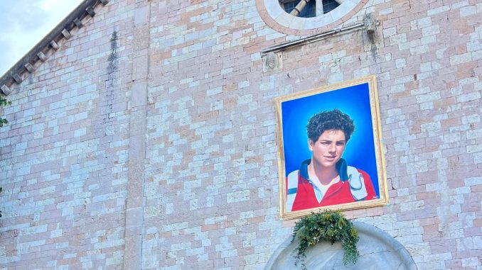 Carlo Acutis canonizzato, gioia e fede invadono Assisi oggi