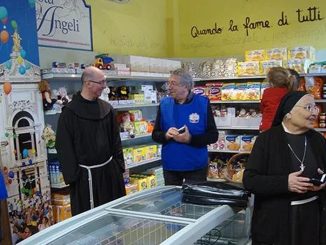 Accordo rinnovato ad Assisi per l’emporio solidale
