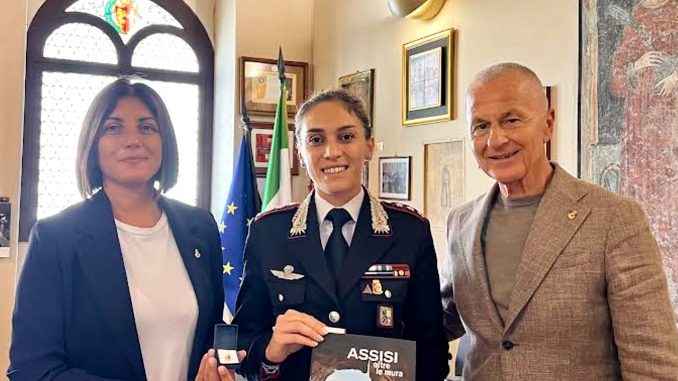 Assisi accoglie la nuova comandante dei Carabinieri in città