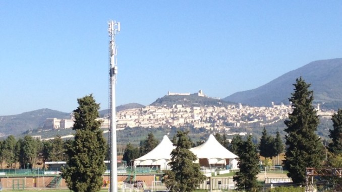 Antenne ad Assisi, non si gioca con la salute dei cittadini