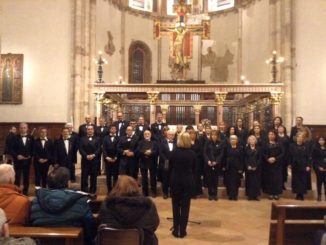 Concerto di Natale dei Cantori di Assisi, successo a Santa Chiara