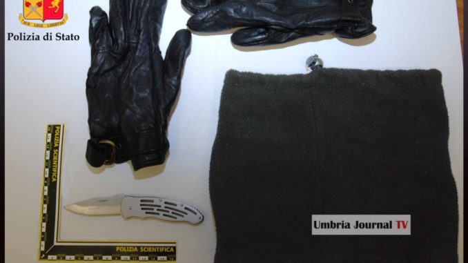 Coltello passamontagna e guanti Polizia denuncia assisano