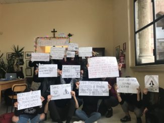 Termosifoni spenti, studenti come pinguini, tre classi del Properzio di Assisi in sciopero