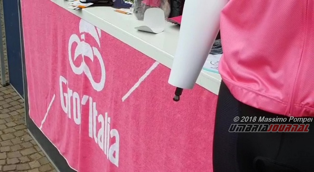 Sindaco Stefania Proietti ringrazia il Giro d’Italia e la Carovana Rosa