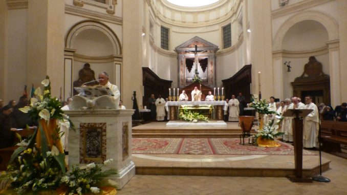 Notte di veglia e di preghiera Pasquale alla cattedrale di San Rufino di Assisi
