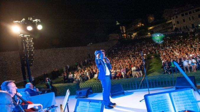 Trionfo di emozioni ad Universo Assisi 2019 con le canzoni di Lucio Battisti