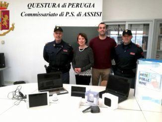Polizia di Assisi ritrova computer rubati a scuola e li ridà agli studenti